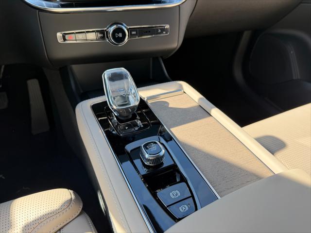 2026 Volvo XC90 Ultra, B6 AWD Gas (mild hybrid), Gasoline, Bright, 7 Seats
