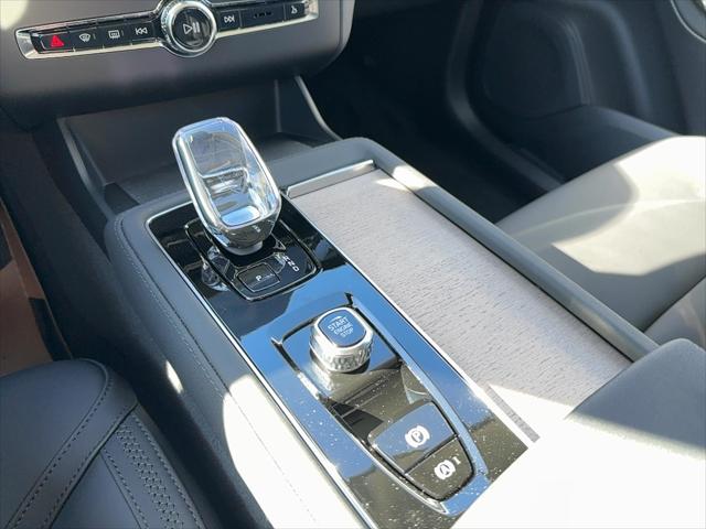 2026 Volvo XC90 Plus, B6 AWD Gas (mild hybrid), Gasoline, Bright, 7 Seats