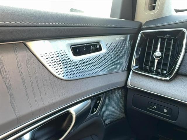 2026 Volvo XC90 Plug-In Hybrid Ultra, T8 AWD, Electric/Gasoline, Bright, 7 Seats
