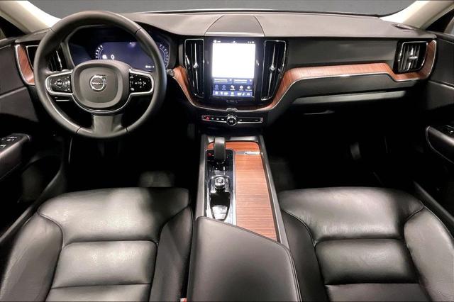 2023 Volvo XC60 B5 Plus Dark Theme