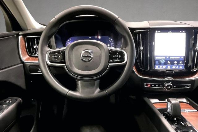 2023 Volvo XC60 B5 Plus Dark Theme