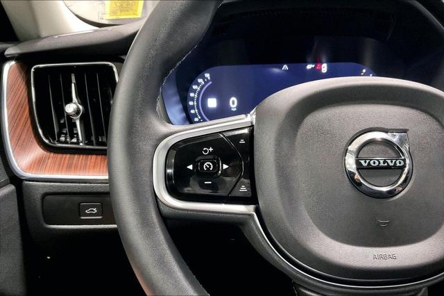 2023 Volvo XC60 B5 Plus Dark Theme