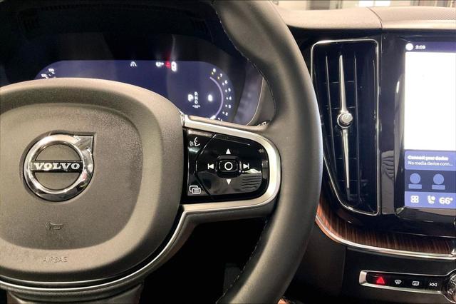 2023 Volvo XC60 B5 Plus Dark Theme