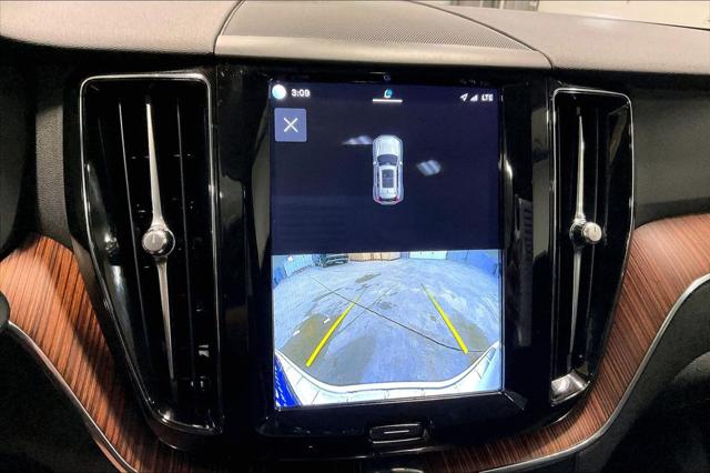 2023 Volvo XC60 B5 Plus Dark Theme