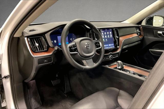2023 Volvo XC60 B5 Plus Dark Theme
