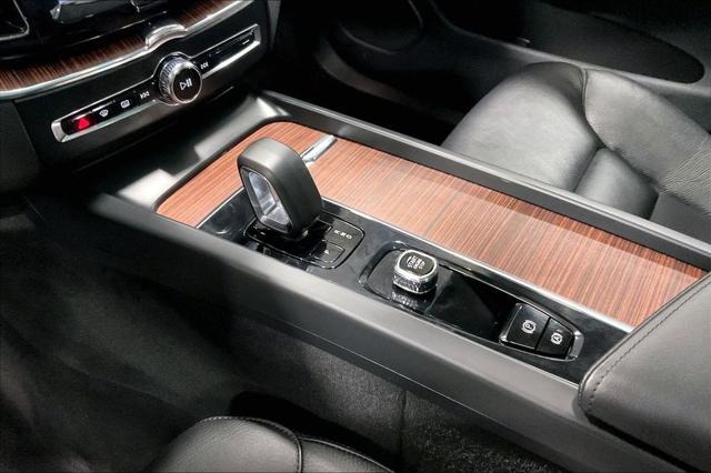 2023 Volvo XC60 B5 Plus Dark Theme