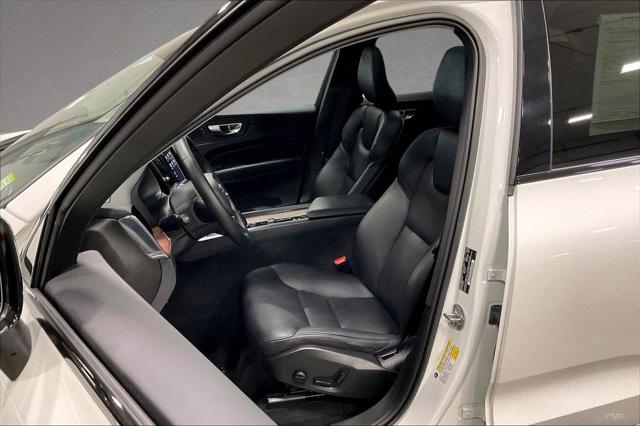 2023 Volvo XC60 B5 Plus Dark Theme