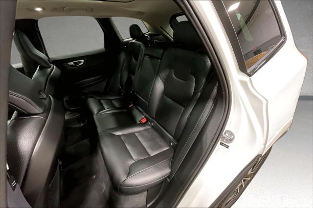 2023 Volvo XC60 B5 Plus Dark Theme