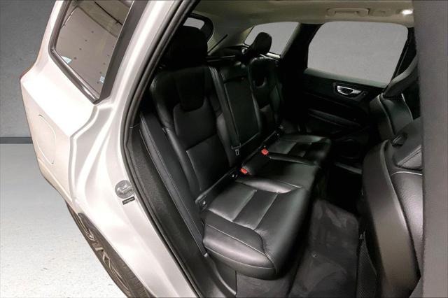 2023 Volvo XC60 B5 Plus Dark Theme