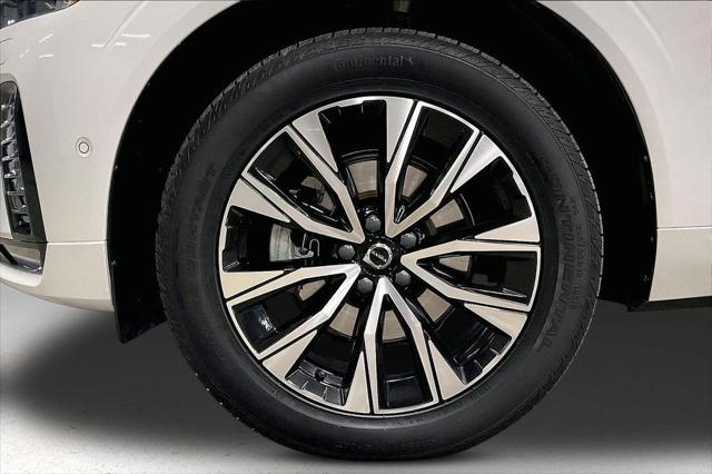 2023 Volvo XC60 B5 Plus Dark Theme