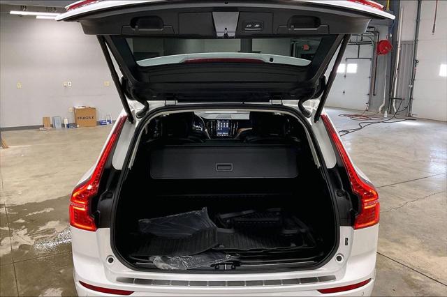 2023 Volvo XC60 B5 Plus Dark Theme