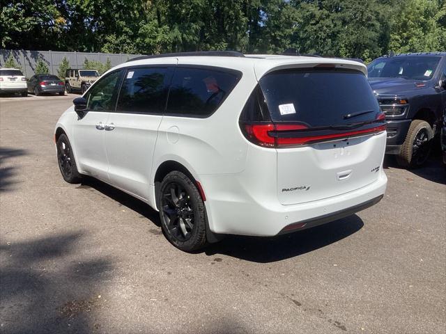 2026 Chrysler Pacifica Limited AWD