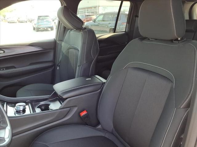 2026 Jeep Grand Cherokee Laredo 4x4