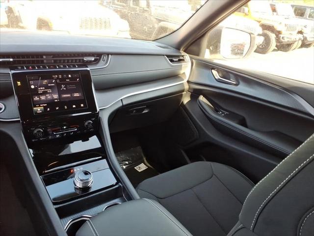 2026 Jeep Grand Cherokee Laredo 4x4