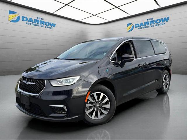 2023 Chrysler Pacifica Hybrid Touring L for sale in Milwaukee, WI