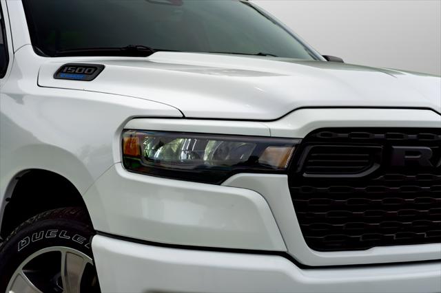 2026 RAM 1500 RAM 1500 EXPRESS QUAD CAB 4X2 64 BOX