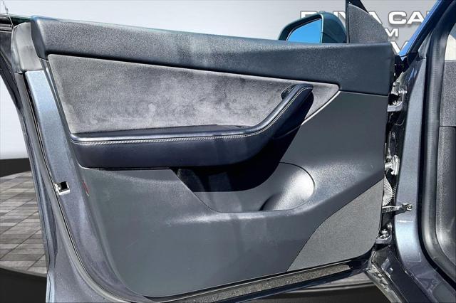 2022 Tesla Model Y Long Range Dual Motor All-Wheel Drive