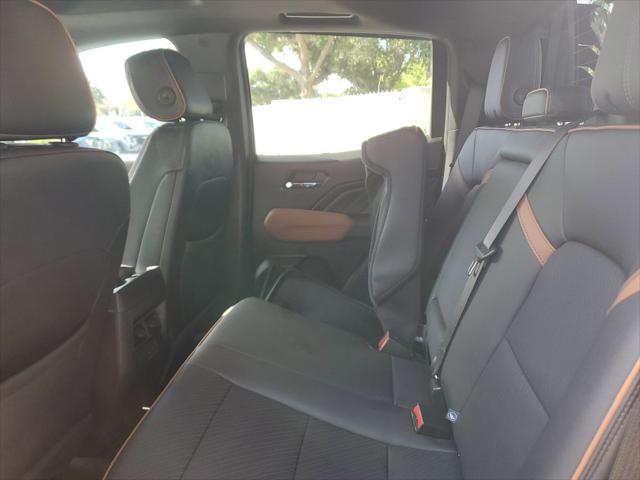 2025 GMC Canyon 4WD AT4