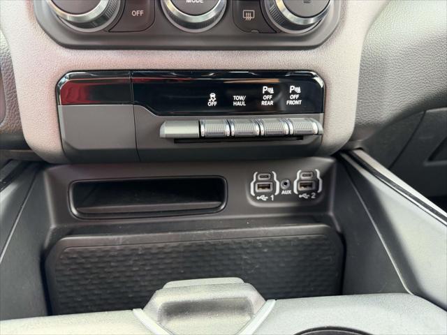 2023 Ram 1500 Big Horn Crew Cab 4x4 5'7" Box