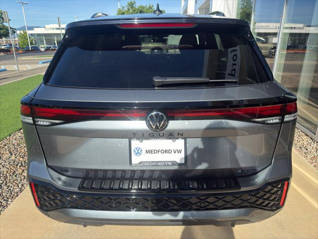 2026 Volkswagen Tiguan SE R-Line Black