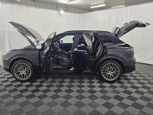 2023 Porsche Cayenne Platinum Edition