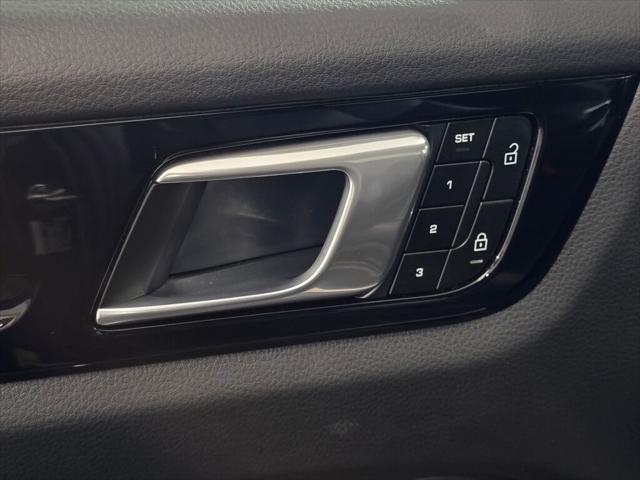 2023 Porsche Cayenne Platinum Edition
