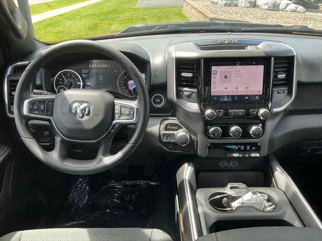 2026 RAM 1500 RAM 1500 EXPRESS QUAD CAB 4X4 64 BOX