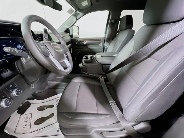 2026 GMC Sierra 2500HD Crew Cab, Standard Bed, SLE, 4WD