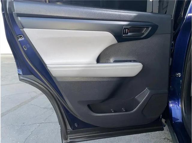 2021 Toyota Highlander LE