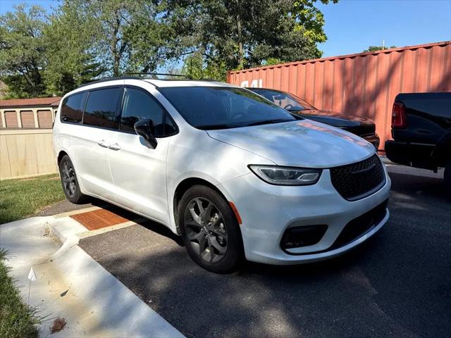 2025 Chrysler Pacifica Limited for sale in St. Louis, MO