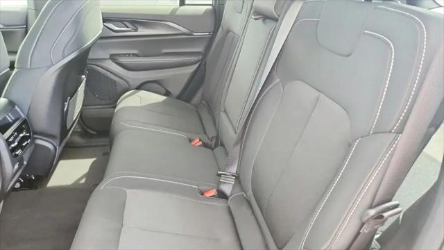 2026 Jeep Grand Cherokee Laredo 4x2