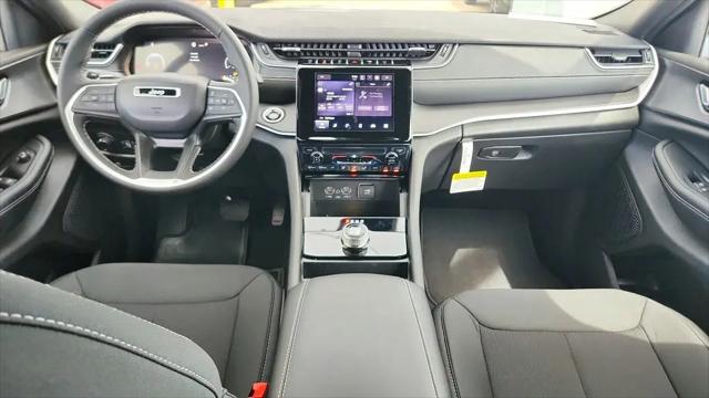 2026 Jeep Grand Cherokee Laredo 4x2