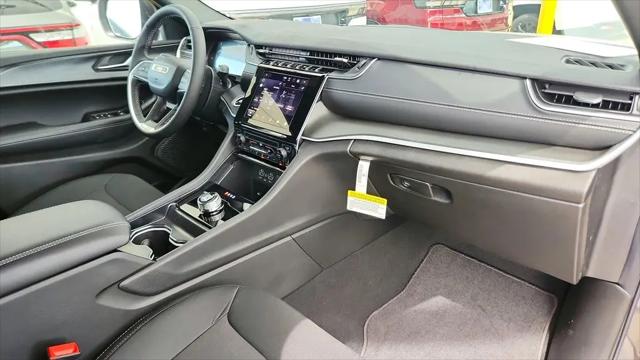 2026 Jeep Grand Cherokee Laredo 4x2