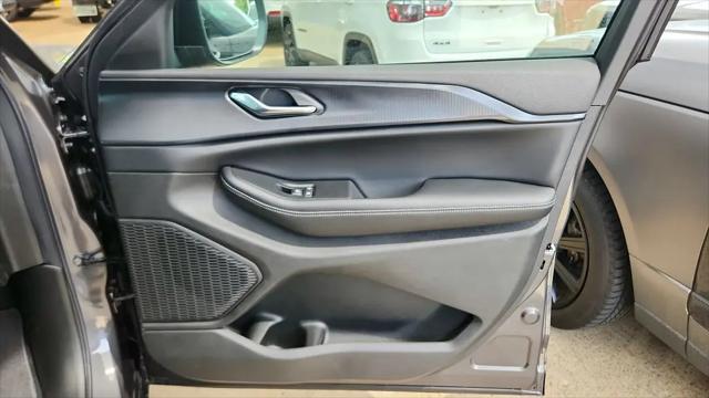 2026 Jeep Grand Cherokee Laredo 4x2