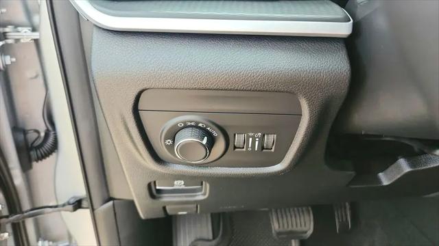 2026 Jeep Grand Cherokee Laredo 4x2