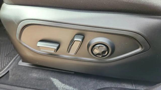 2026 Jeep Grand Cherokee Laredo 4x2