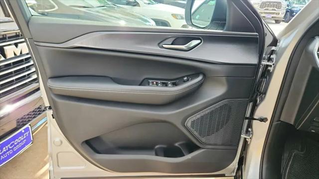 2026 Jeep Grand Cherokee Laredo 4x2