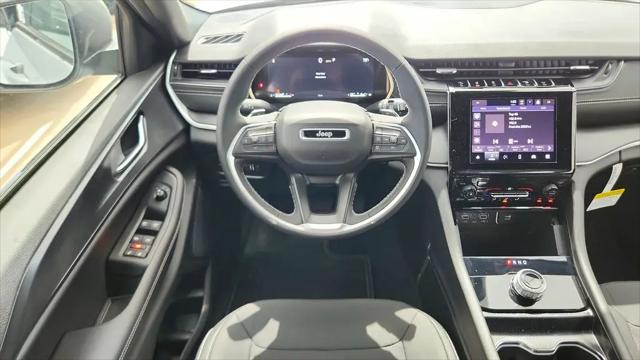 2026 Jeep Grand Cherokee Laredo 4x2