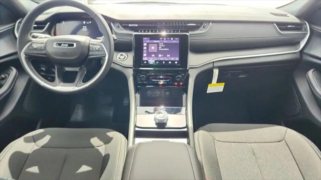 2026 Jeep Grand Cherokee Laredo 4x2