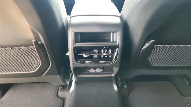 2026 Jeep Grand Cherokee Laredo 4x2