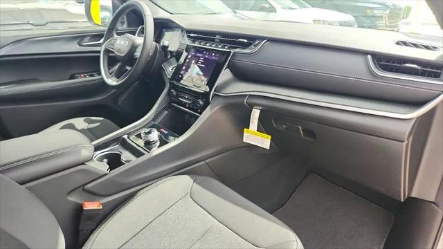 2026 Jeep Grand Cherokee Laredo 4x2