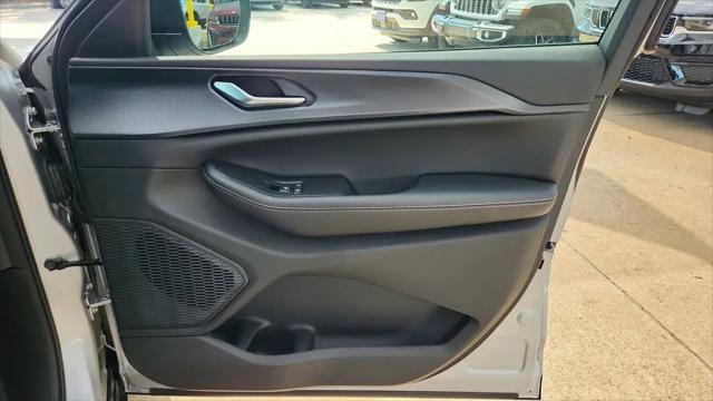 2026 Jeep Grand Cherokee Laredo 4x2