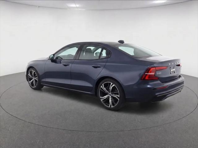 2024 Volvo S60 B5 Plus Dark Theme