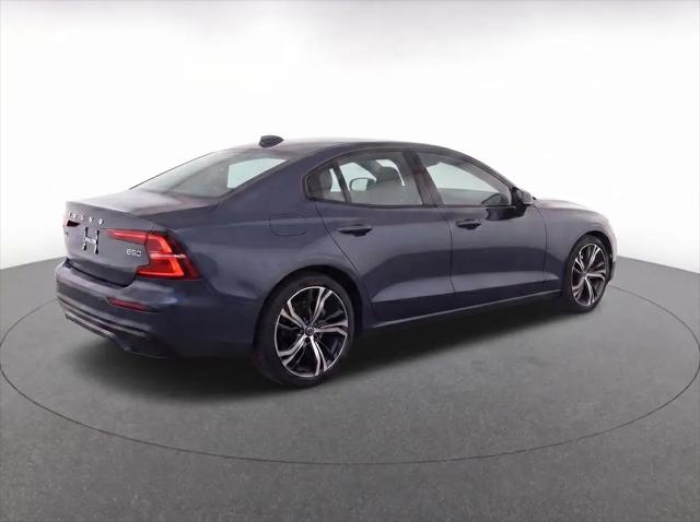 2024 Volvo S60 B5 Plus Dark Theme