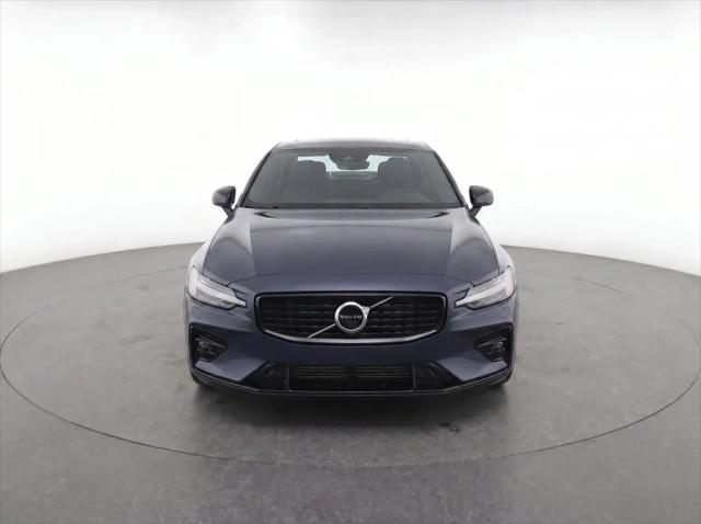 2024 Volvo S60 B5 Plus Dark Theme