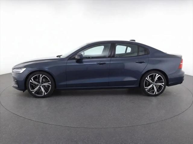 2024 Volvo S60 B5 Plus Dark Theme