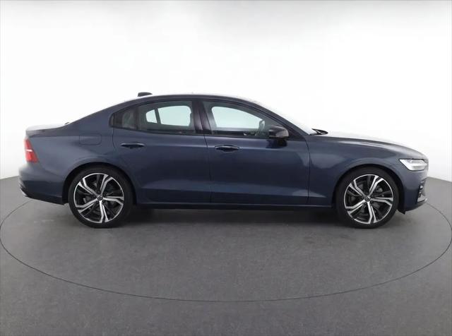 2024 Volvo S60 B5 Plus Dark Theme
