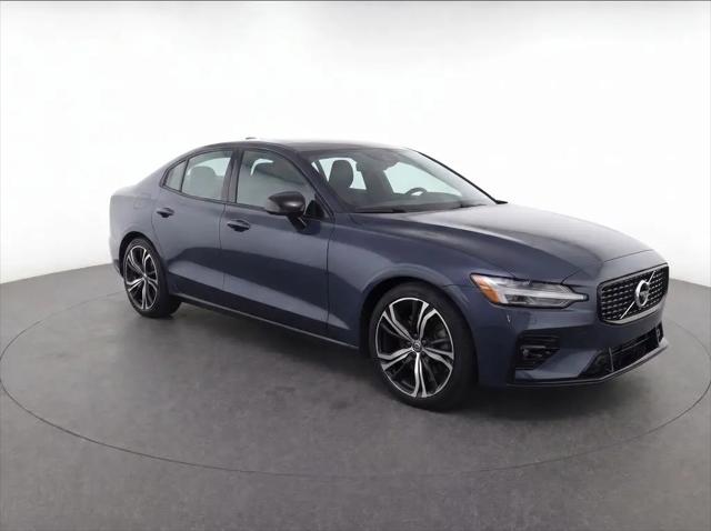 2024 Volvo S60 B5 Plus Dark Theme