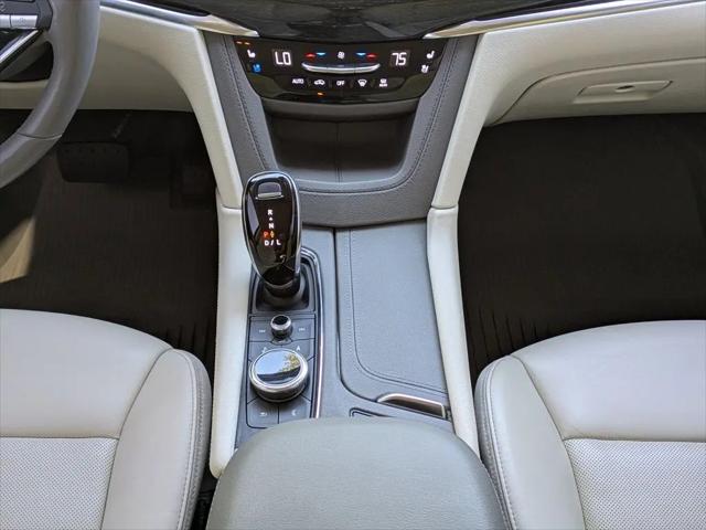 2022 Cadillac XT6 FWD Premium Luxury