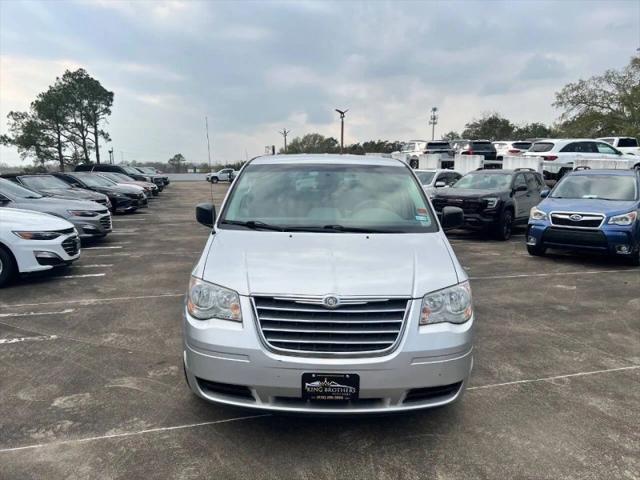 2009 Chrysler Town & Country LX
